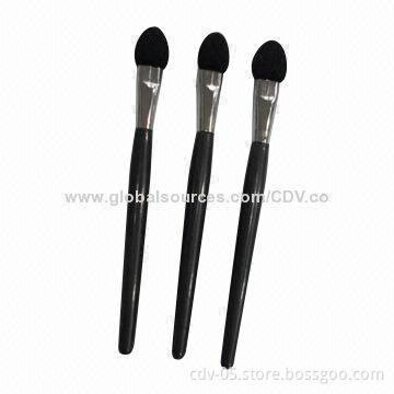 Makeup eye applicators, made of plastic handle and aluminum ferrule and foam sponge